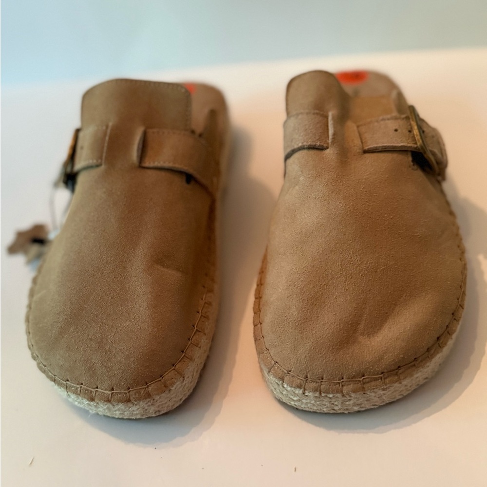 Haute Hippie Tan Suede Slip-On Clog Mules Women’s 9.5 New With Defects.